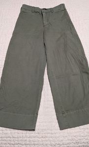 Abercrombie & Fitch ultra high rise crop wide leg in olive green. Size 28.